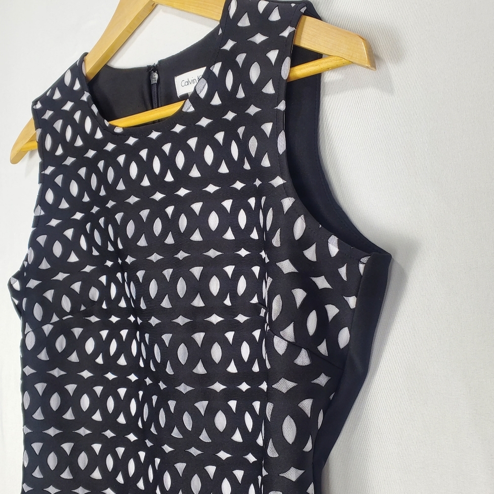 Calvin Klein Dressy Sleeveless Blouse with Tapered Waist Black / Gray Size Small - Picture 3 of 11